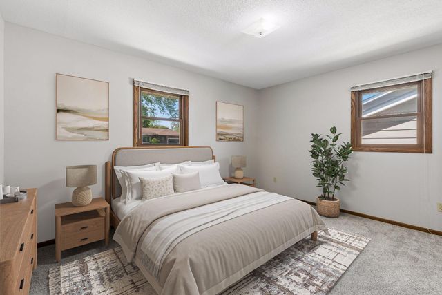 967 Sibley Street S, Shakopee, MN 55379