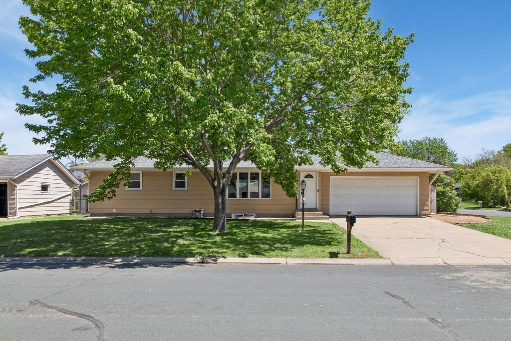 967 Sibley Street S, Shakopee, MN 55379