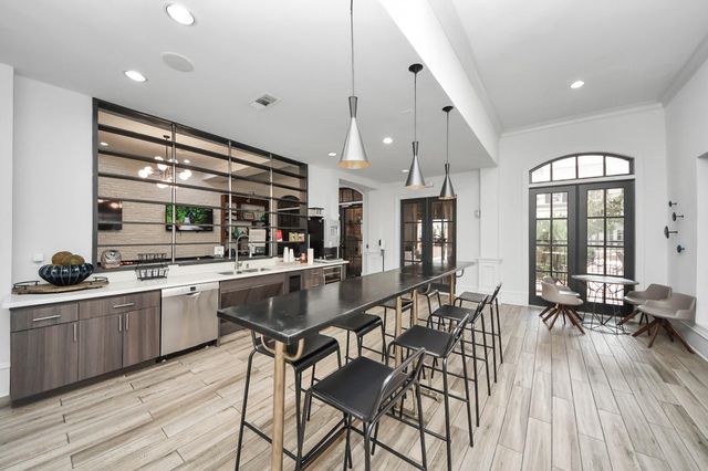 3003 Memorial Court 2220, Houston, TX 77007