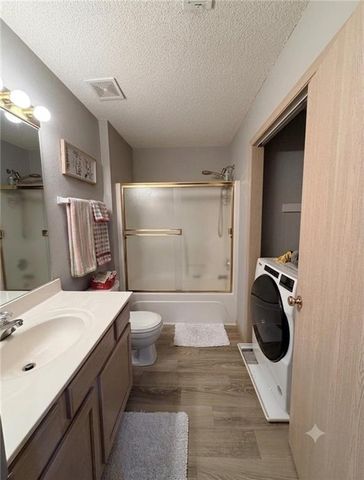 712C SE London Way, Lee's Summit, MO 64081