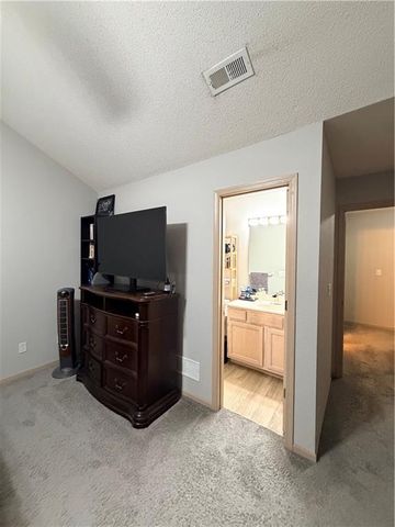 712C SE London Way, Lee's Summit, MO 64081