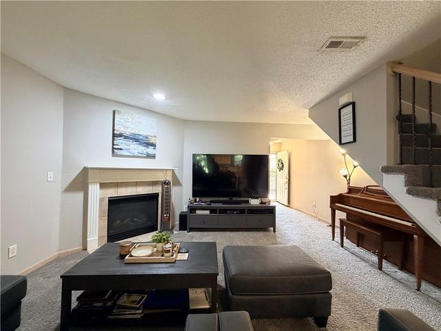 712C SE London Way, Lee's Summit, MO 64081