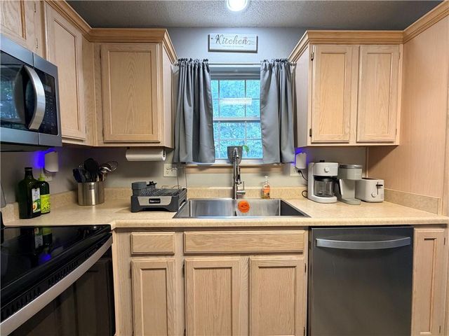 712C SE London Way, Lee's Summit, MO 64081