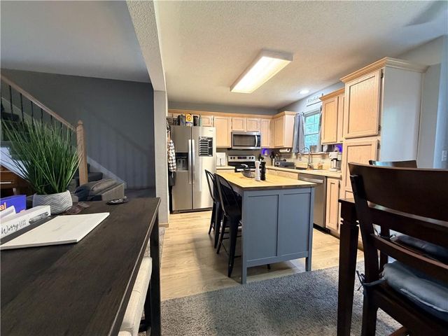 712C SE London Way, Lee's Summit, MO 64081