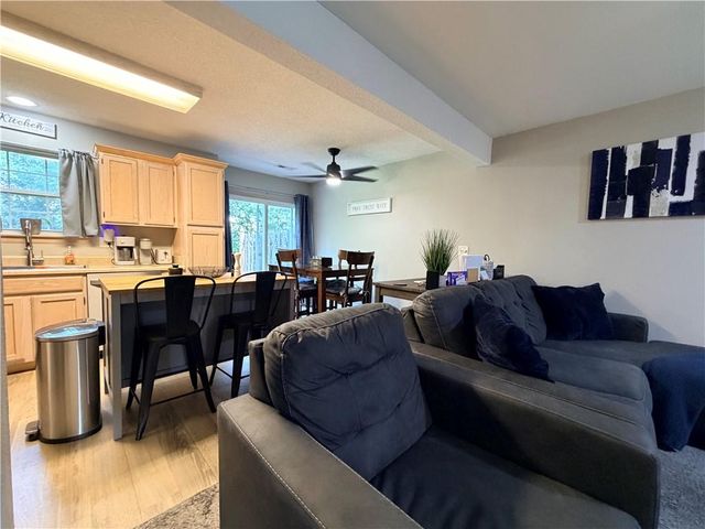 712C SE London Way, Lee's Summit, MO 64081