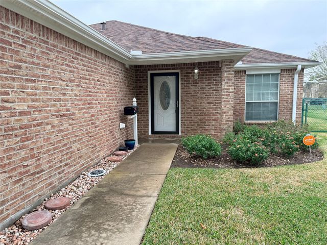 505 E Calhoun Street, El Campo, TX 77437