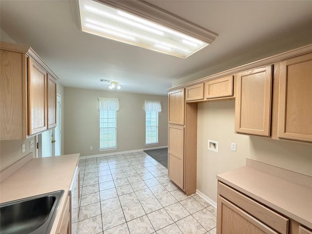 505 E Calhoun Street, El Campo, TX 77437