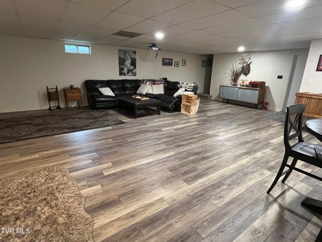 179 Cloverleaf Drive, Bristol, VA 24202