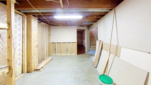 583 Pinehurst Street, Lyndon, VT 05851