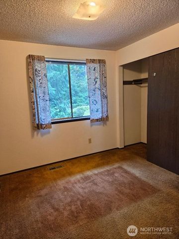 7514 Locust Avenue E, Bonney Lake, WA 98391