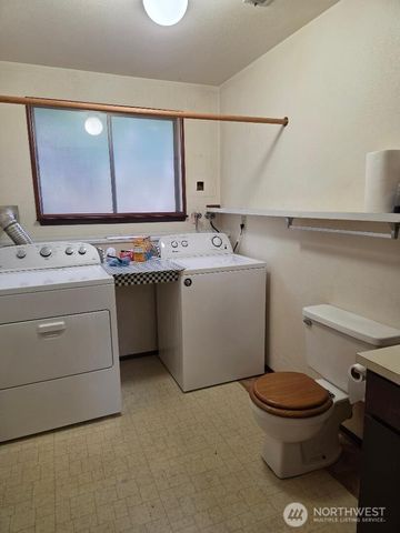 7514 Locust Avenue E, Bonney Lake, WA 98391