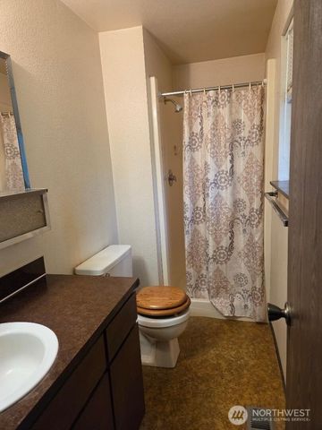 7514 Locust Avenue E, Bonney Lake, WA 98391
