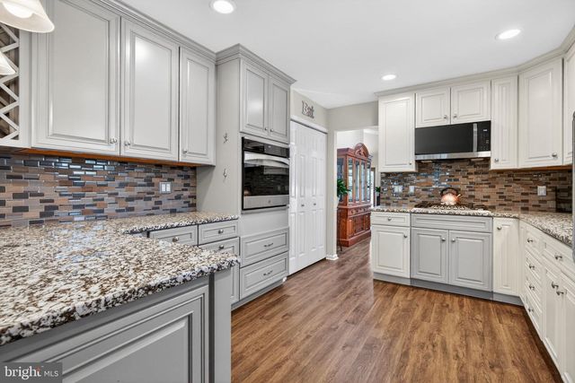 202 WELLINGTON DR, Marlton, NJ 08053