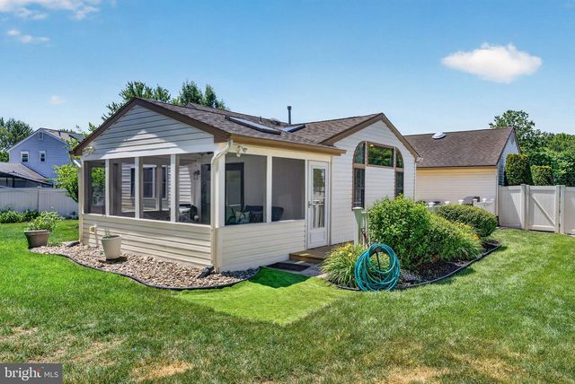202 WELLINGTON DR, Marlton, NJ 08053