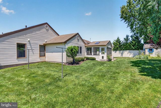 202 WELLINGTON DR, Marlton, NJ 08053