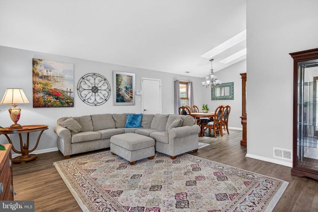 202 WELLINGTON DR, Marlton, NJ 08053