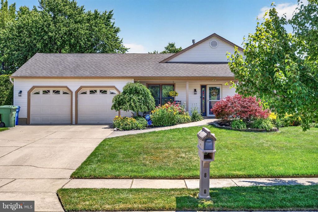 202 WELLINGTON DR, Marlton, NJ 08053