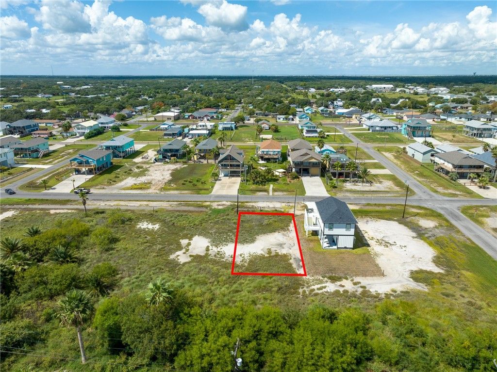 1112 S Magnolia St, Rockport, TX 78382 — photo 3
