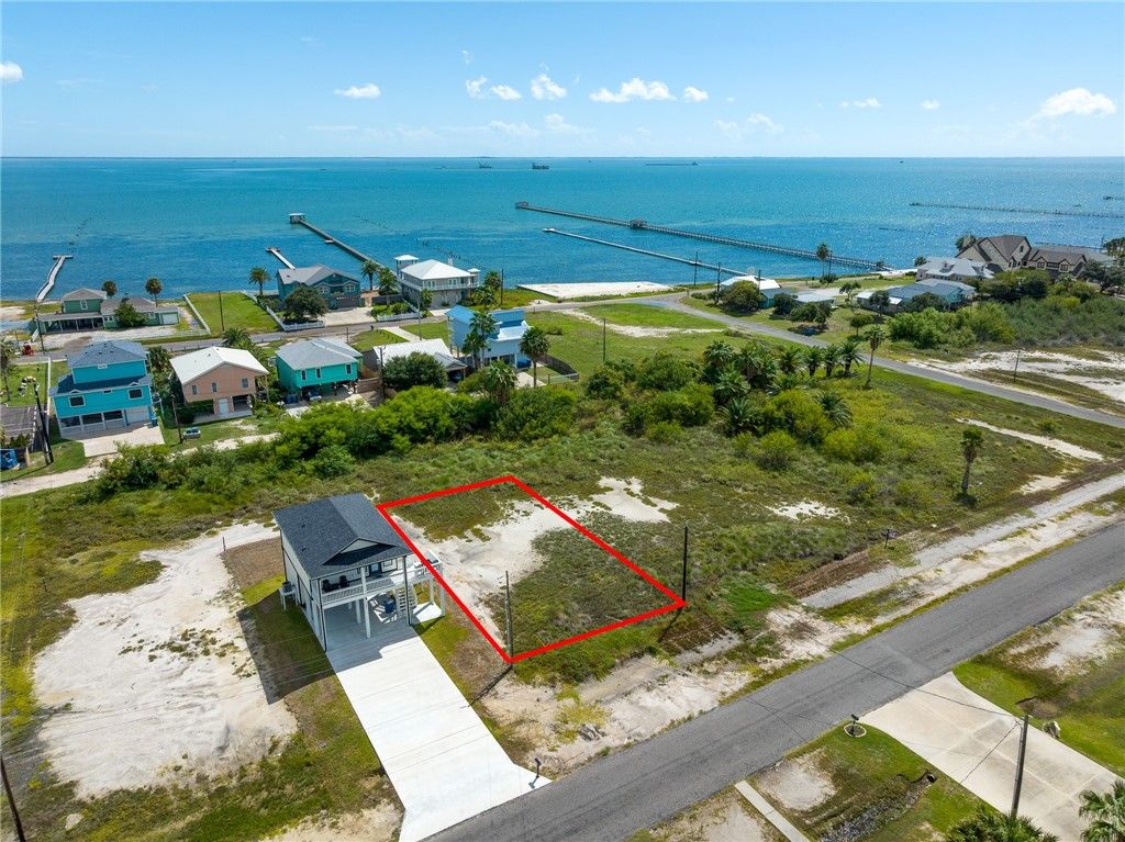 1112 S Magnolia St, Rockport, TX 78382 — photo 4