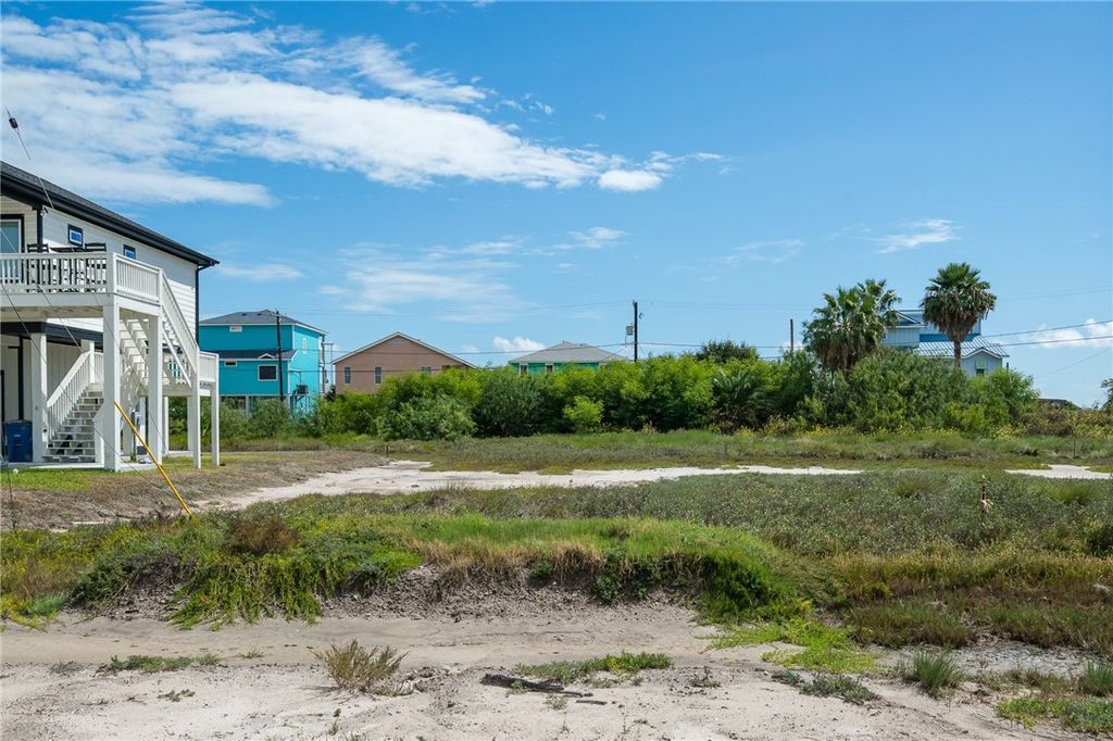 1112 S Magnolia St, Rockport, TX 78382 — photo 5