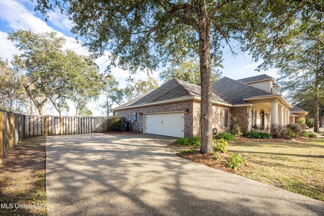 3208 Oakleigh Circle, Ocean Springs, MS 39564