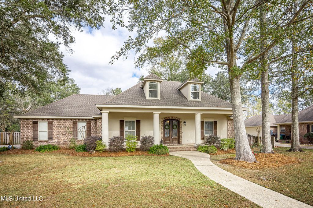 3208 Oakleigh Circle, Ocean Springs, MS 39564