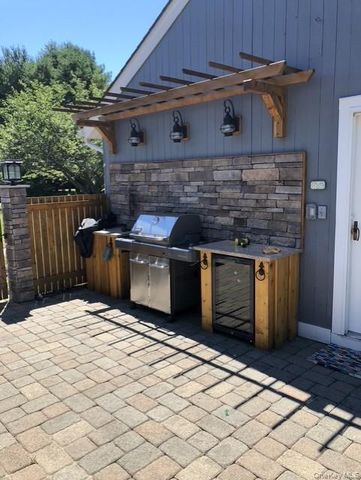 9 Old Mill Lane, Remsenburg, NY 11960