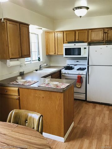 8171 Denwood Drive K-3, Sterling Heights, MI 48312