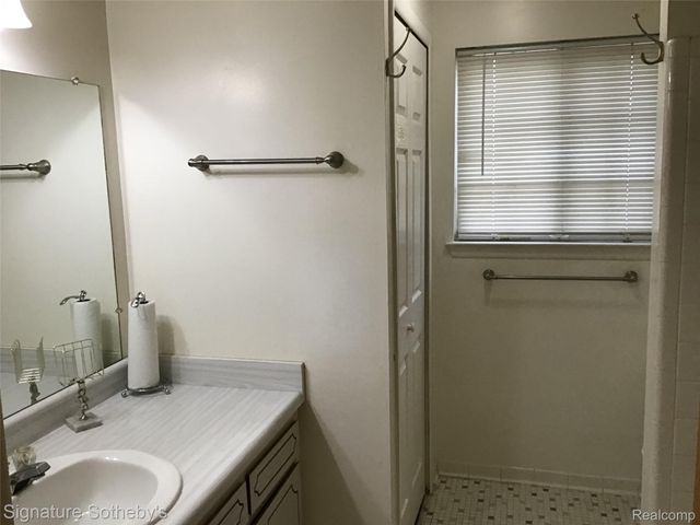 8171 Denwood Drive K-3, Sterling Heights, MI 48312