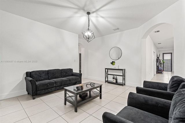 149 SE 36th Pl, Homestead, FL 33033