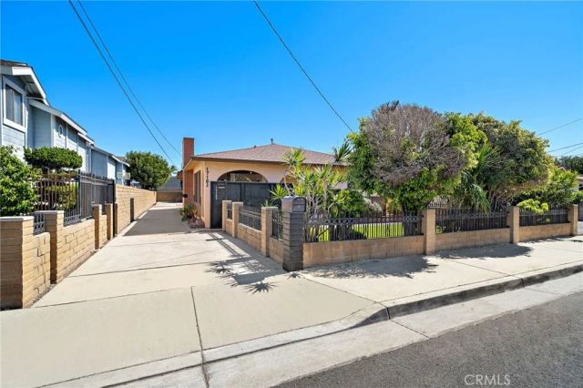 17162 Elm Lane, Huntington Beach, CA 92647