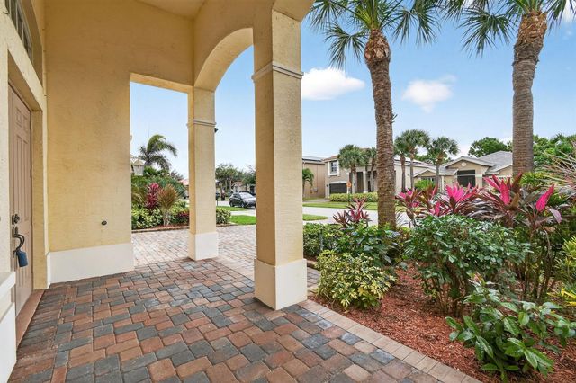 2205 SW Newport Isles Boulevard, Port St. Lucie, FL 34953