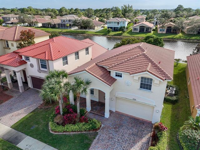 2205 SW Newport Isles Boulevard, Port St. Lucie, FL 34953