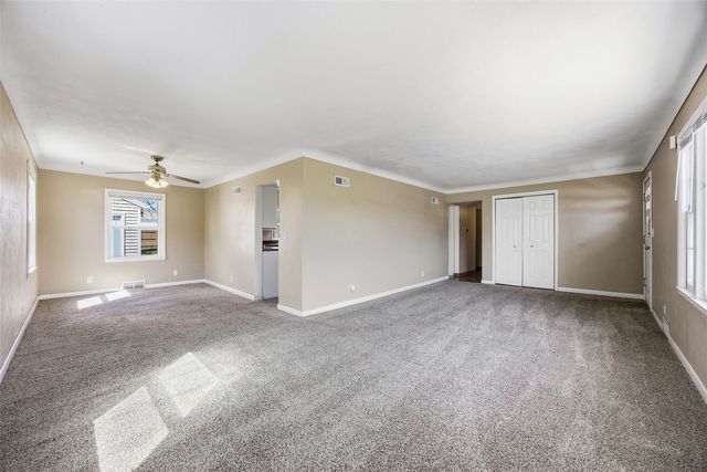 202 6th Avenue, Hiawatha, IA 52233