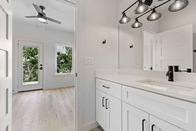 8507 Hathaway DR B, Austin, TX 78757