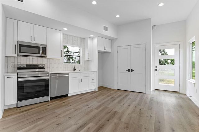 8507 Hathaway DR B, Austin, TX 78757