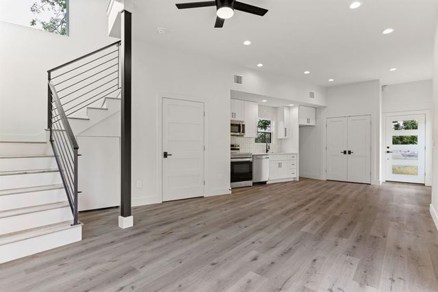 8507 Hathaway DR B, Austin, TX 78757