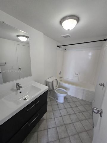 13499 Biscayne Blvd 1505, North Miami, FL 33181