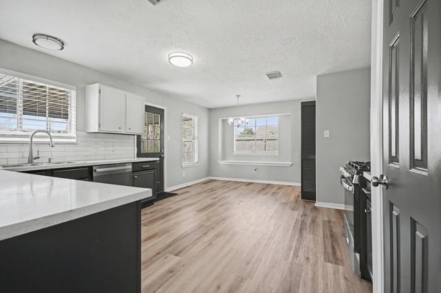 601 Wisdom Drive, Deer Park, TX 77536