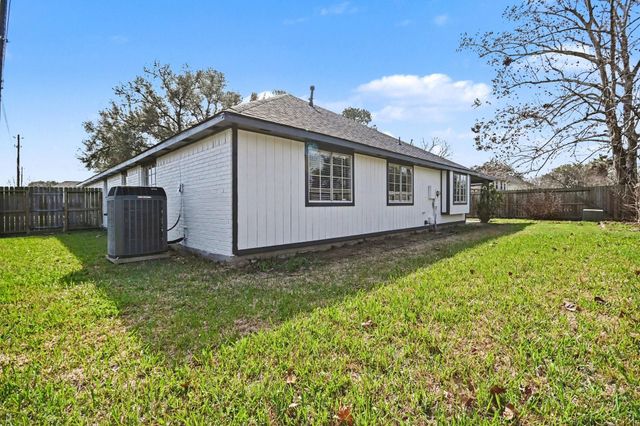 601 Wisdom Drive, Deer Park, TX 77536