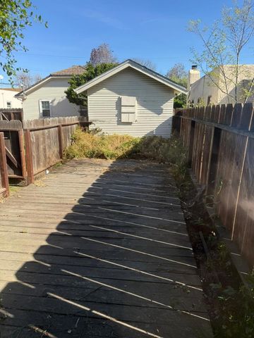 22 Willow Street, Salinas, CA 93901
