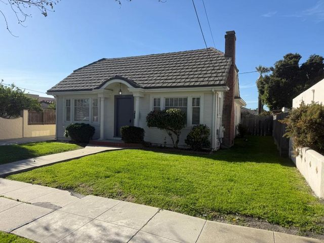 22 Willow Street, Salinas, CA 93901