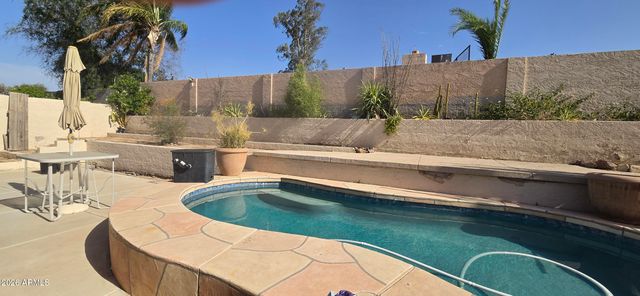 2631 E VISTA Drive, Phoenix, AZ 85032