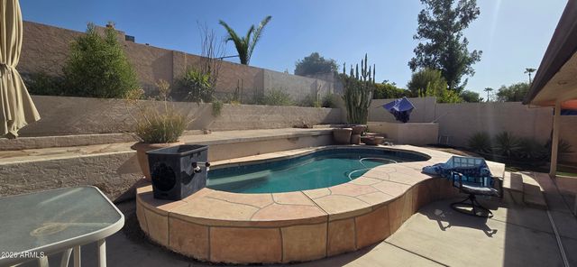 2631 E VISTA Drive, Phoenix, AZ 85032