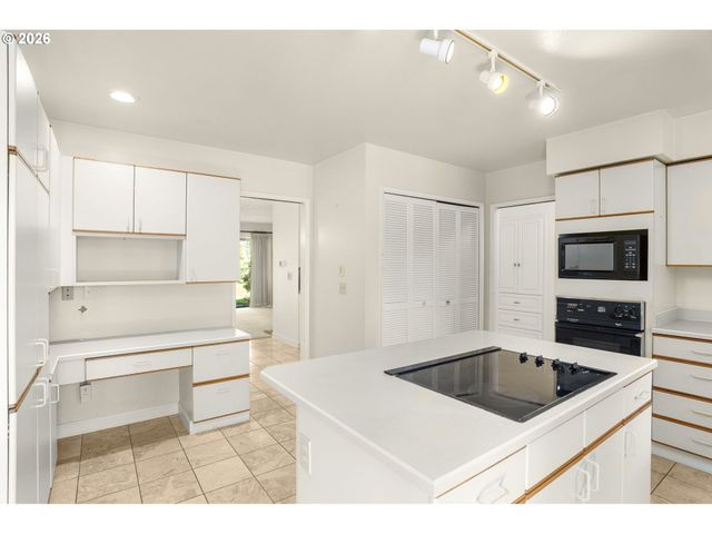 7480 Sw KIMBERLY Ct, Beaverton, OR 97008