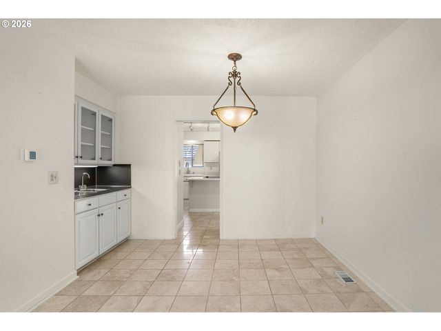 7480 Sw KIMBERLY Ct, Beaverton, OR 97008