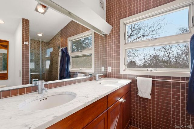 27 Atterbury Road, Southampton, NY 11968