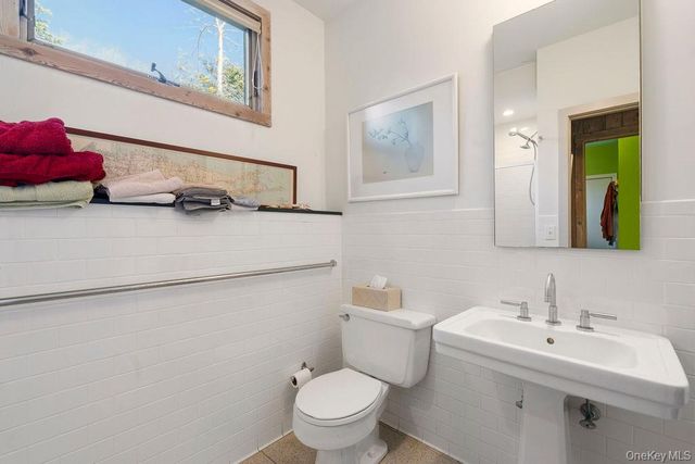 27 Atterbury Road, Southampton, NY 11968