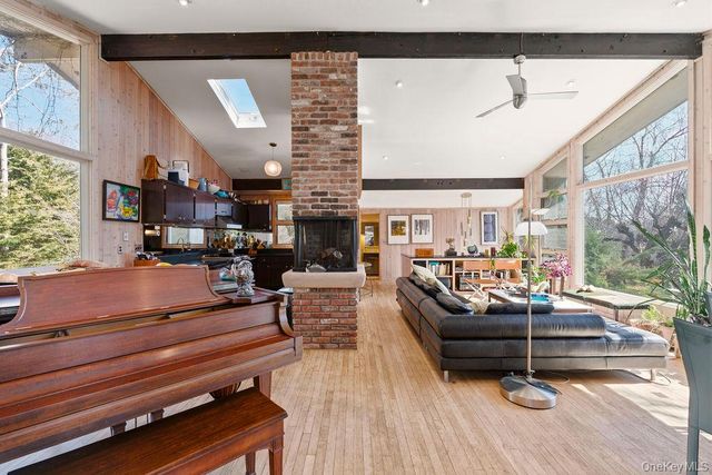 27 Atterbury Road, Southampton, NY 11968