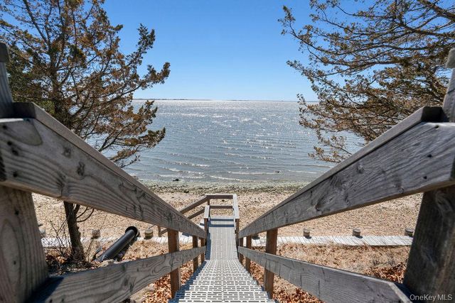 27 Atterbury Road, Southampton, NY 11968